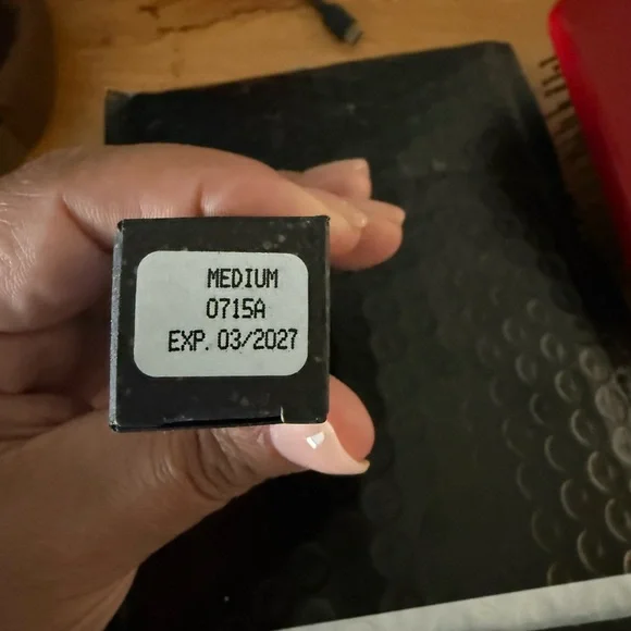 Luminous Eye Corrector - Cream - Picture 2 of 2